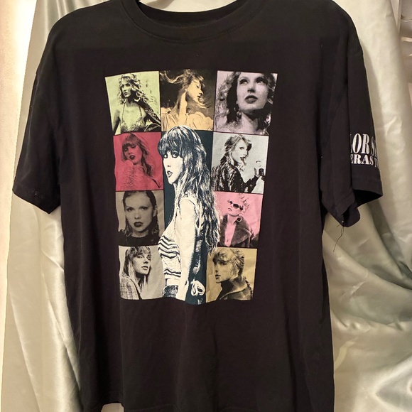 Taylor Swift The Eras T-Shirt 2023 Black Tour Cities On Back Size Medium VGUC - Picture 1 of 6